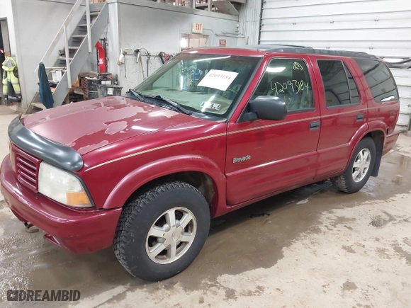 1999 Oldsmobile Bravada with VIN 1GHDT13W9X2701952, listed as a IAAI auction lot 42093184 with 121,532 mi miles. Bid and sale history available at carsss.com. Image 2.