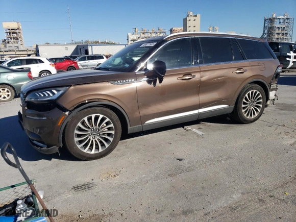 2022 Lincoln Aviator Reserve with VIN 5LM5J7WC4NGL02508, listed as a Copart auction lot 49677685 with 32,956 mi miles and Salvage Title. Bid and sale history available at carsss.com. Image 1.