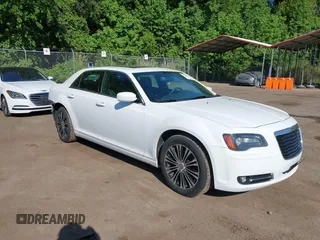 2014 Chrysler 300 S z VIN 2C3CCAGGXEH142263, wystawiony jako IAAI lot #42204157 z przebiegiem 177 116 mil mil oraz . Historia ofert i sprzedaży dostępna na DreamBid. Obrazek 1.