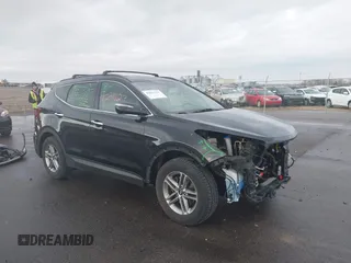 2018 Hyundai Santa Fe 2.4L z VIN 5NMZUDLB1JH073900, wystawiony jako IAAI lot #42011123 z przebiegiem 61 646 mil mil oraz . Historia ofert i sprzedaży dostępna na DreamBid. Obrazek 1.