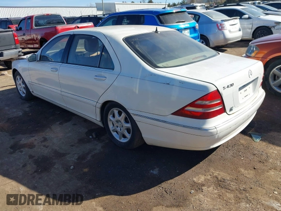 2002 Mercedes-Benz S-Class 4.3L with VIN WDBNG70J52A275068, listed as a IAAI auction lot 41570286 with 123,211 mi miles. Bid and sale history available at carsss.com. Image 3.