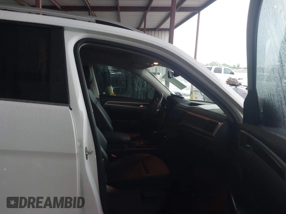 2019 Volkswagen Atlas SE with VIN 1V2WR2CA8KC526036, listed as a IAAI auction lot 42200589 with 118,590 mi miles and . Bid and sale history available at DreamBid. Image 5.