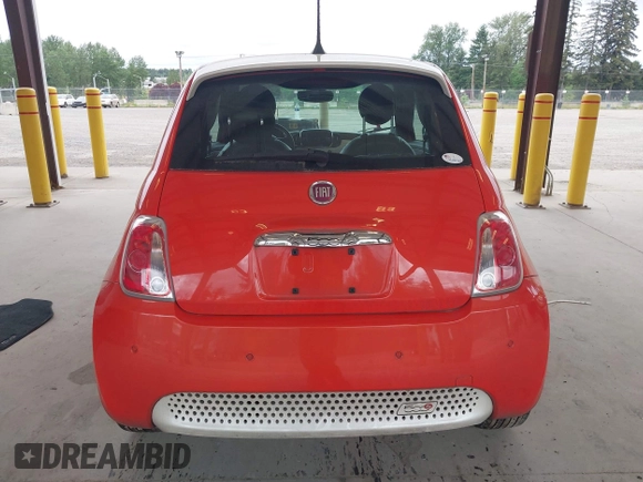 2017 FIAT 500e z VIN 3C3CFFGE2HT546074, wystawiony jako IAAI lot #42269995 z przebiegiem 42 782 mil mil oraz . Historia ofert i sprzedaży dostępna na DreamBid. Obrazek 16.