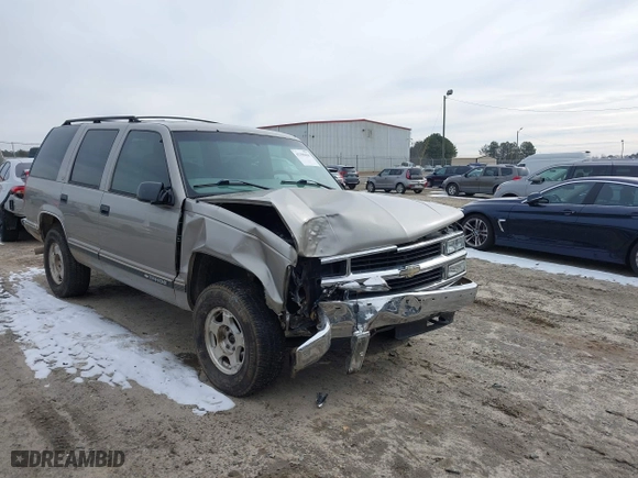 1998 Chevrolet Tahoe with VIN 1GNEK13R4WJ346417, listed as a IAAI auction lot 41390436 with 184,094 mi miles. Bid and sale history available at carsss.com. Image 6.