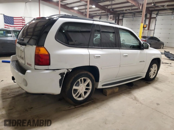 2007 GMC Envoy Denali with VIN 1GKET63M672302913, listed as a Copart auction lot 45098115 with 137,810 mi miles and Salvage Title. Bid and sale history available at carsss.com. Image 3.