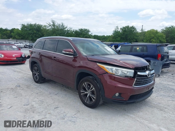 2016 Toyota Highlander XLE z VIN 5TDKKRFH2GS167956, wystawiony jako IAAI lot #42170195 z przebiegiem 142 181 mil mil oraz . Historia ofert i sprzedaży dostępna na DreamBid. Obrazek 1.