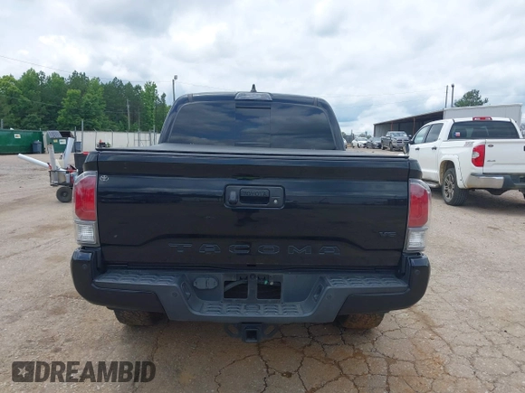 2020 Toyota Tacoma SR5 z VIN 3TMAZ5CN8LM138501, wystawiony jako IAAI lot #42321412 z przebiegiem 81 806 mil mil oraz . Historia ofert i sprzedaży dostępna na DreamBid. Obrazek 19.