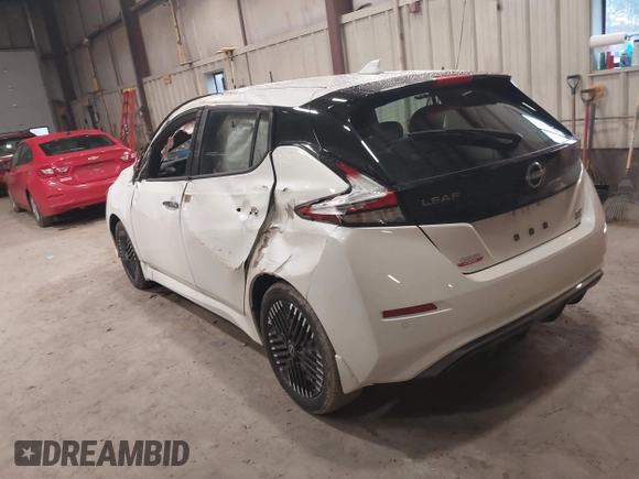 2023 Nissan LEAF SV Plus z VIN 1N4CZ1CV0PC563256, wystawiony jako IAAI lot #41138436 z przebiegiem 24 399 mil mil oraz . Historia ofert i sprzedaży dostępna na DreamBid. Obrazek 3.