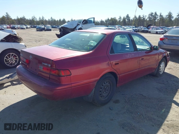 1998 Toyota Camry LE z VIN 4T1BG22K9WU367829, wystawiony jako IAAI lot #41820041 z przebiegiem 226 699 mil mil oraz . Historia ofert i sprzedaży dostępna na DreamBid. Obrazek 4.
