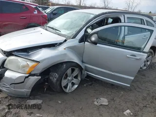 2010 Dodge Caliber SXT z VIN 1B3CB4HA0AD575917, wystawiony jako IAAI lot #41709405 z przebiegiem 213 641 mil mil oraz . Historia ofert i sprzedaży dostępna na DreamBid. Obrazek 6.