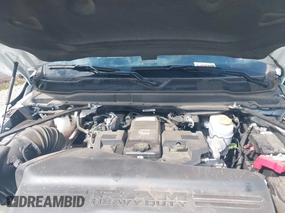 2024 Ram 2500 Big Horn z VIN 3C6UR5DL1RG338631, wystawiony jako IAAI lot #42608233 z przebiegiem 34 989 mil mil oraz . Historia ofert i sprzedaży dostępna na DreamBid. Obrazek 10.