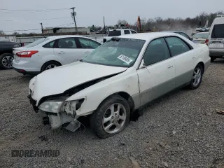 2001 Lexus ES 300 with VIN JT8BF28G215104142, listed as a Copart auction lot 52108405 with 171,766 mi miles and Salvage Title. Bid and sale history available at carsss.com. Image 1.