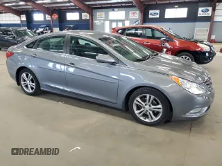 2013 Hyundai Sonata GLS z VIN 5NPEB4AC8DH659615, wystawiony jako Copart lot #55651985 z przebiegiem 81 532 mil mil oraz Szkoda całkowita • Salvage title. Historia ofert i sprzedaży dostępna na DreamBid. Obrazek 4.