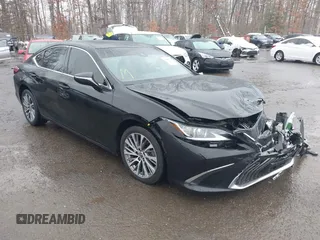 2021 Lexus ES with VIN 58AD11D11MU004391, listed as a IAAI auction lot 41546576 with 85,613 mi miles. Bid and sale history available at carsss.com. Image 1.