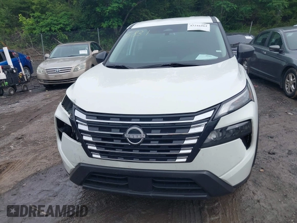 2024 Nissan Rogue S z VIN 5N1BT3AA4RC681960, wystawiony jako IAAI lot #42216264 z przebiegiem 37 882 mil mil oraz . Historia ofert i sprzedaży dostępna na DreamBid. Obrazek 12.