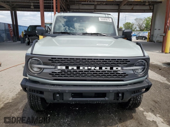 2024 Ford Bronco Badlands z VIN 1FMEE9BP3RLA46984, wystawiony jako Copart lot #55505075 z przebiegiem 4089 mil mil oraz Szkody całkowita. Historia ofert i sprzedaży dostępna na DreamBid. Obrazek 5.