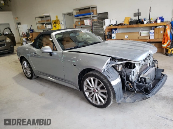 2019 FIAT 124 Spider Urbana Edition z VIN JC1NFAEK3K0141858, wystawiony jako Copart lot #59643304 z przebiegiem 120 343 mil mil oraz Szkoda całkowita • Salvage title. Historia ofert i sprzedaży dostępna na DreamBid. Obrazek 4.