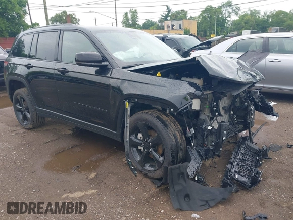 2024 Jeep Grand Cherokee Limited z VIN 1C4RJHBG5RC202647, wystawiony jako IAAI lot #42553301 z przebiegiem 12 121 mil mil oraz . Historia ofert i sprzedaży dostępna na DreamBid. Obrazek 1.