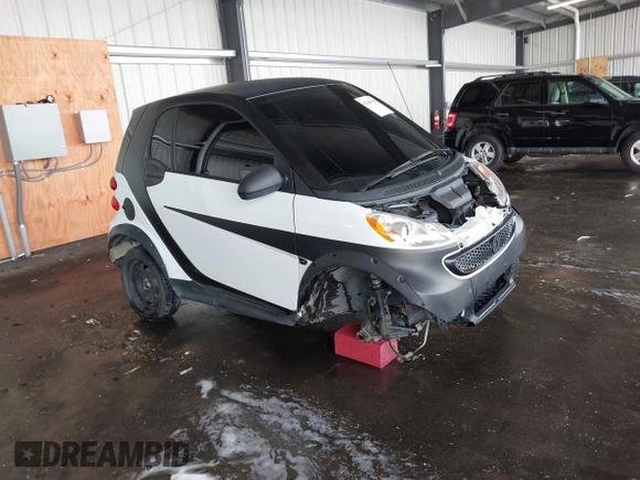 2014 Smart fortwo Pure z VIN WMEEJ3BA4EK737709, wystawiony jako IAAI lot #42105265 z przebiegiem 23 970 mil mil oraz . Historia ofert i sprzedaży dostępna na DreamBid. Obrazek 1.