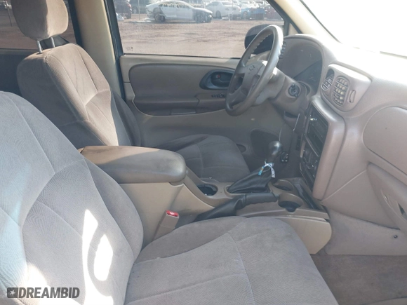 2004 Chevrolet TrailBlazer LS with VIN 1GNDT13S842254665, listed as a IAAI auction lot 40991990 with 279,045 mi miles. Bid and sale history available at carsss.com. Image 5.