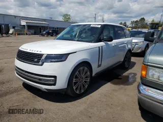 2024 Land Rover Range Rover SE z VIN SALKP9FU9RA225214, wystawiony jako Copart lot #55389395 z przebiegiem 8 397 mil mil oraz Szkoda całkowita • Salvage title. Historia ofert i sprzedaży dostępna na DreamBid. Obrazek 1.
