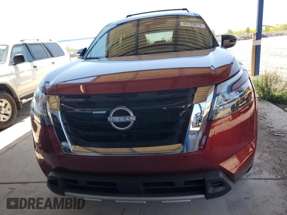 2024 Nissan Pathfinder SL z VIN 5N1DR3CA1RC290320, wystawiony jako Copart lot #54735815 z przebiegiem 4 866 mil mil oraz Szkoda całkowita • Salvage title. Historia ofert i sprzedaży dostępna na DreamBid. Obrazek 5.