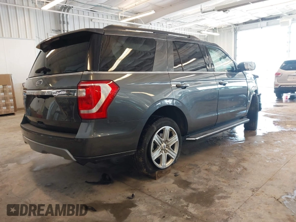 2019 Ford Expedition XLT with VIN 1FMJU1JT8KEA82990, listed as a IAAI auction lot 41622190 with 1 mi miles. Bid and sale history available at carsss.com. Image 4.