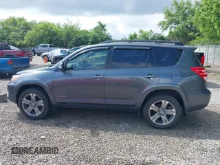 2012 Toyota RAV4 Sport z VIN JTMRK4DV9C5107828, wystawiony jako IAAI lot #42430899 z przebiegiem 109 768 mil mil oraz . Historia ofert i sprzedaży dostępna na DreamBid. Obrazek 15.