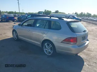 2014 Volkswagen Jetta SportWagen TDI w/Sunroof & Nav with VIN 3VWPL7AJ7EM614938, listed as a IAAI auction lot 42121788 with 189,917 mi miles. Bid and sale history available at carsss.com. Image 3.