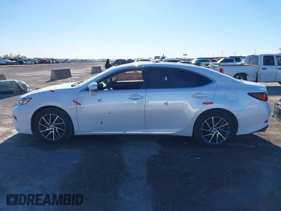 2016 Lexus ES 330 z VIN JTHBK1GG1G2246533, wystawiony jako IAAI lot #41056018 z przebiegiem 66 018 mil mil oraz . Historia ofert i sprzedaży dostępna na DreamBid. Obrazek 14.