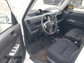 2005 Scion xB z VIN JTLKT324154018321, wystawiony jako IAAI lot #42189716 z przebiegiem 204 574 mil mil oraz . Historia ofert i sprzedaży dostępna na DreamBid. Obrazek 16.