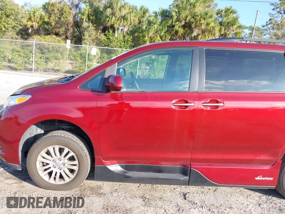 2016 Toyota Sienna XLE with VIN 5TDYK3DC8GS701072, listed as a IAAI auction lot 41154795 with 52,600 mi miles and . Bid and sale history available at DreamBid. Image 14.