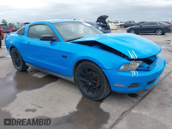 2011 Ford Mustang V6 z VIN 1ZVBP8AM2B5138727, wystawiony jako IAAI lot #41940117 z przebiegiem 173 824 mil mil oraz . Historia ofert i sprzedaży dostępna na DreamBid. Obrazek 1.