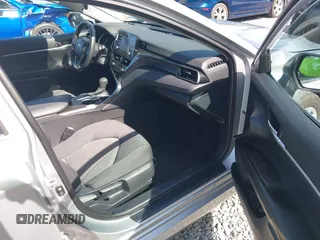 2023 Toyota Camry LE z VIN 4T1C11AK3PU172750, wystawiony jako IAAI lot #42338023 z przebiegiem 33 727 mil mil oraz . Historia ofert i sprzedaży dostępna na DreamBid. Obrazek 5.