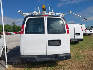 2016 GMC Savana Cargo z VIN 1GTW7AFF9G1194121, wystawiony jako IAAI lot #41978935 z przebiegiem 91 469 mil mil oraz . Historia ofert i sprzedaży dostępna na DreamBid. Obrazek 16.