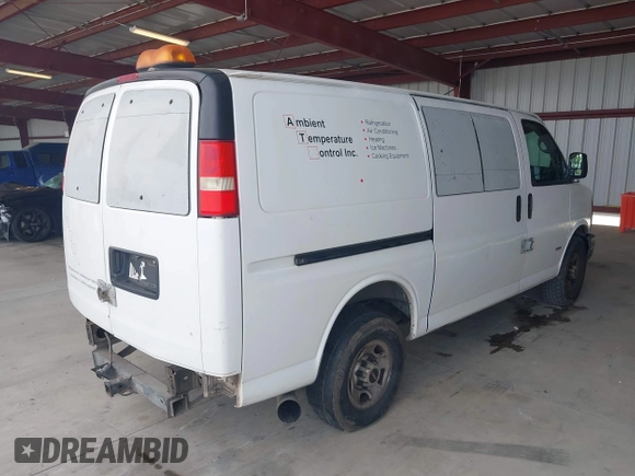 2008 GMC Savana Cargo with VIN 1GTGG256581108641, listed as a IAAI auction lot 42115868 with 178,251 mi miles. Bid and sale history available at carsss.com. Image 4.
