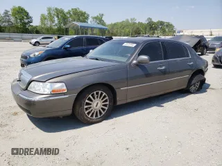 2004 Lincoln Town Car Ultimate z VIN 1LNHM83W04Y659219, wystawiony jako Copart lot #53875395 z przebiegiem 150 726 mil mil oraz Szkoda całkowita • Salvage title. Historia ofert i sprzedaży dostępna na DreamBid. Obrazek 1.