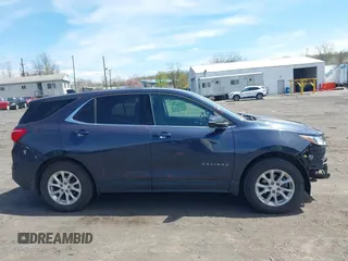 2019 Chevrolet Equinox LT z VIN 3GNAXUEV8KL246366, wystawiony jako IAAI lot #42096439 z przebiegiem 87 632 mil mil oraz . Historia ofert i sprzedaży dostępna na DreamBid. Obrazek 13.