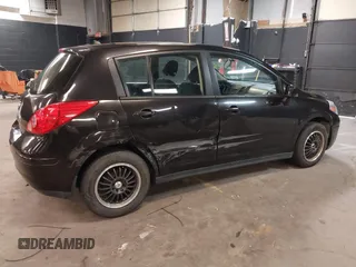 2011 Nissan Versa S z VIN 3N1BC1CPXBL497663, wystawiony jako IAAI lot #42340806 z przebiegiem 305 403 mil mil oraz . Historia ofert i sprzedaży dostępna na DreamBid. Obrazek 4.