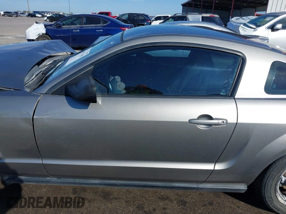 2008 Ford Mustang Deluxe with VIN 1ZVHT80N085170844, listed as a IAAI auction lot 41673185 with 274,392 mi miles. Bid and sale history available at carsss.com. Image 14.