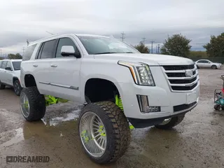 2020 Cadillac Escalade Luxury with VIN 1GYS3BKJ6LR124477, listed as a IAAI auction lot 41471894 with 42,439 mi miles. Bid and sale history available at carsss.com. Image 1.