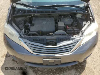 2013 Toyota Sienna XLE AAS z VIN 5TDYK3DC7DS405214, wystawiony jako Copart lot #62500205 z przebiegiem 182 468 mil mil oraz Szkoda całkowita • Salvage title. Historia ofert i sprzedaży dostępna na DreamBid. Obrazek 12.