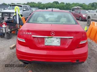 2014 Mercedes-Benz C 250 Sport z VIN WDDGF4HB9EA938841, wystawiony jako IAAI lot #42388729 z przebiegiem 182 422 mil mil oraz . Historia ofert i sprzedaży dostępna na DreamBid. Obrazek 16.