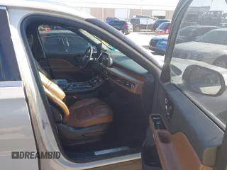 2021 Lincoln Aviator Reserve z VIN 5LM5J7WC6MGL12195, wystawiony jako IAAI lot #42159567 z przebiegiem 95 199 mil mil oraz . Historia ofert i sprzedaży dostępna na DreamBid. Obrazek 5.