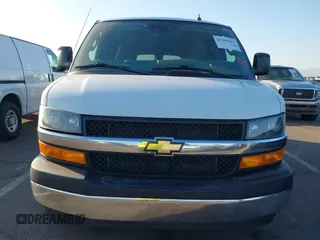 2020 Chevrolet Express Passenger LT z VIN 1GAZGPFGXL1268223, wystawiony jako IAAI lot #41466619 z przebiegiem 219 671 mil mil oraz . Historia ofert i sprzedaży dostępna na DreamBid. Obrazek 6.