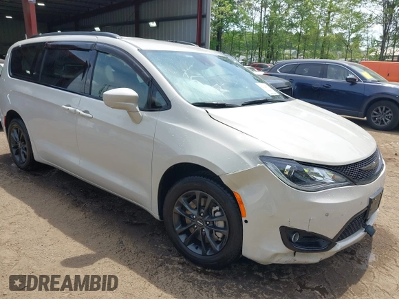 2020 Chrysler Pacifica Launch Edition z VIN 2C4RC3BG6LR288952, wystawiony jako IAAI lot #42122770 z przebiegiem 32 942 mil mil oraz . Historia ofert i sprzedaży dostępna na DreamBid. Obrazek 6.