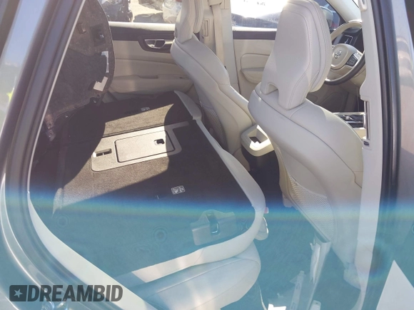 2020 Volvo XC60 Momentum with VIN YV4A22RK7L1586688, listed as a IAAI auction lot 41257331 with 38,393 mi miles and . Bid and sale history available at DreamBid. Image 8.