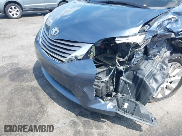 2016 Toyota Sienna Limited with VIN 5TDDK3DC1GS137831, listed as a IAAI auction lot 42286909 with 151,904 mi miles and . Bid and sale history available at DreamBid. Image 6.