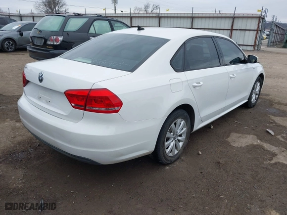 2014 Volkswagen Passat Wolfsburg Ed with VIN 1VWAS7A30EC119833, listed as a IAAI auction lot 41429589 with 181,630 mi miles. Bid and sale history available at carsss.com. Image 4.