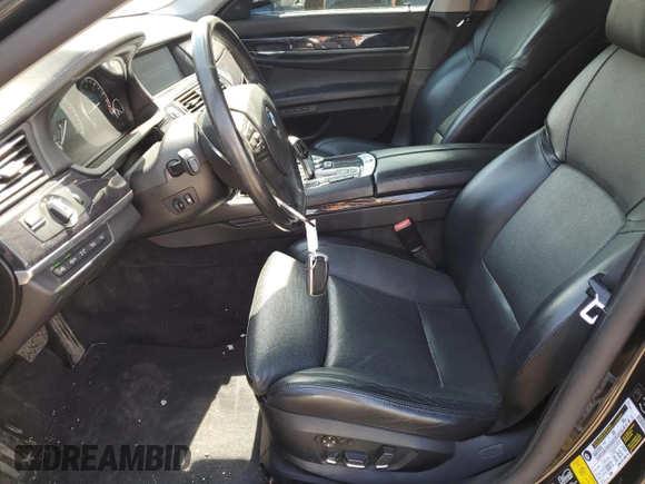2010 BMW 7 Series 750i xDrive z VIN WBAKC6C5XACL67558, wystawiony jako Copart lot #88550755 z przebiegiem 108 796 mil mil oraz Szkoda całkowita • Salvage title. Historia ofert i sprzedaży dostępna na DreamBid. Obrazek 7.